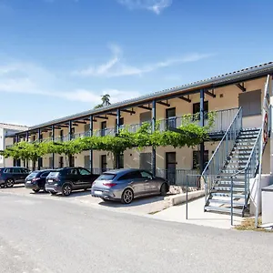 Vakantiehuis Attractive In Malauc Ne With Terrace, Malaucène
